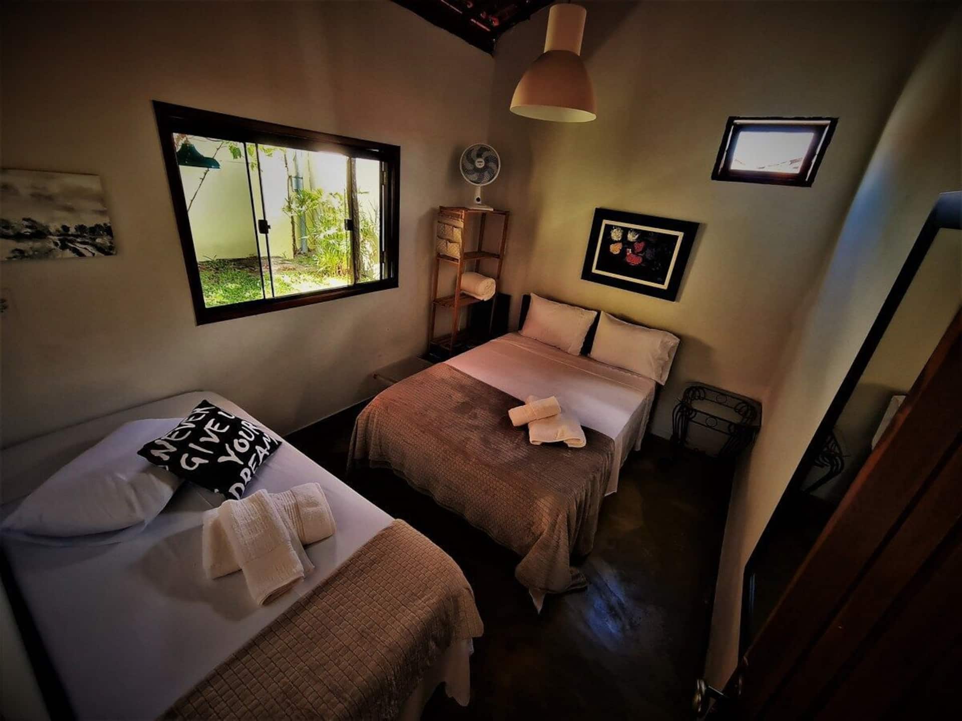 Detalhe da cama de solteiro do quarto 2